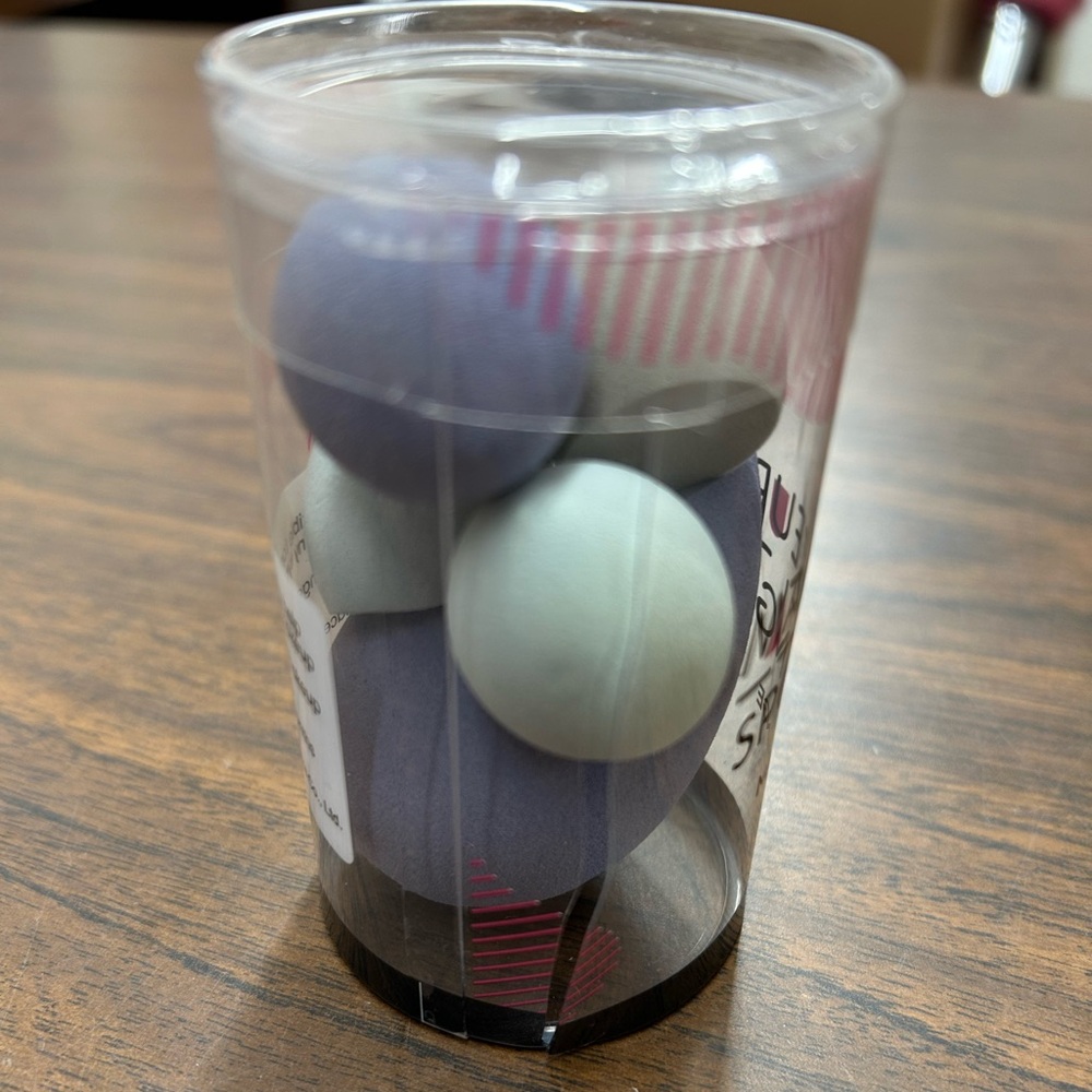 New MAANGE Set of 5 Makeup Blender sponges in Blues/Greens - Container Damaged - Picture 3 of 3